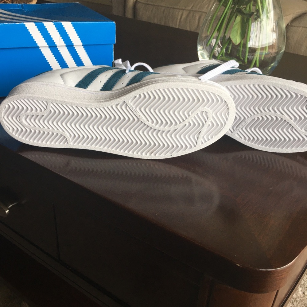 NWT Authentic Adidas Superstar Originals size 9 - Picture 2 of 8